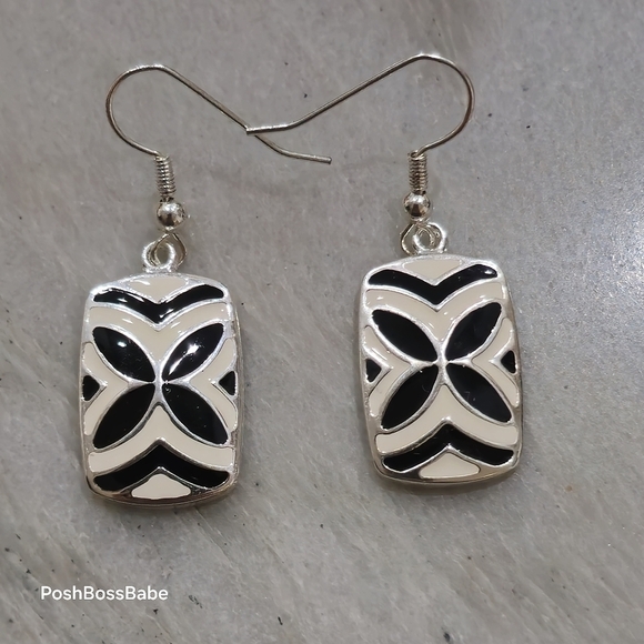 DaVinci Silver Toned With Black And White Enameled Design Pierced Earrings - Picture 1 of 7